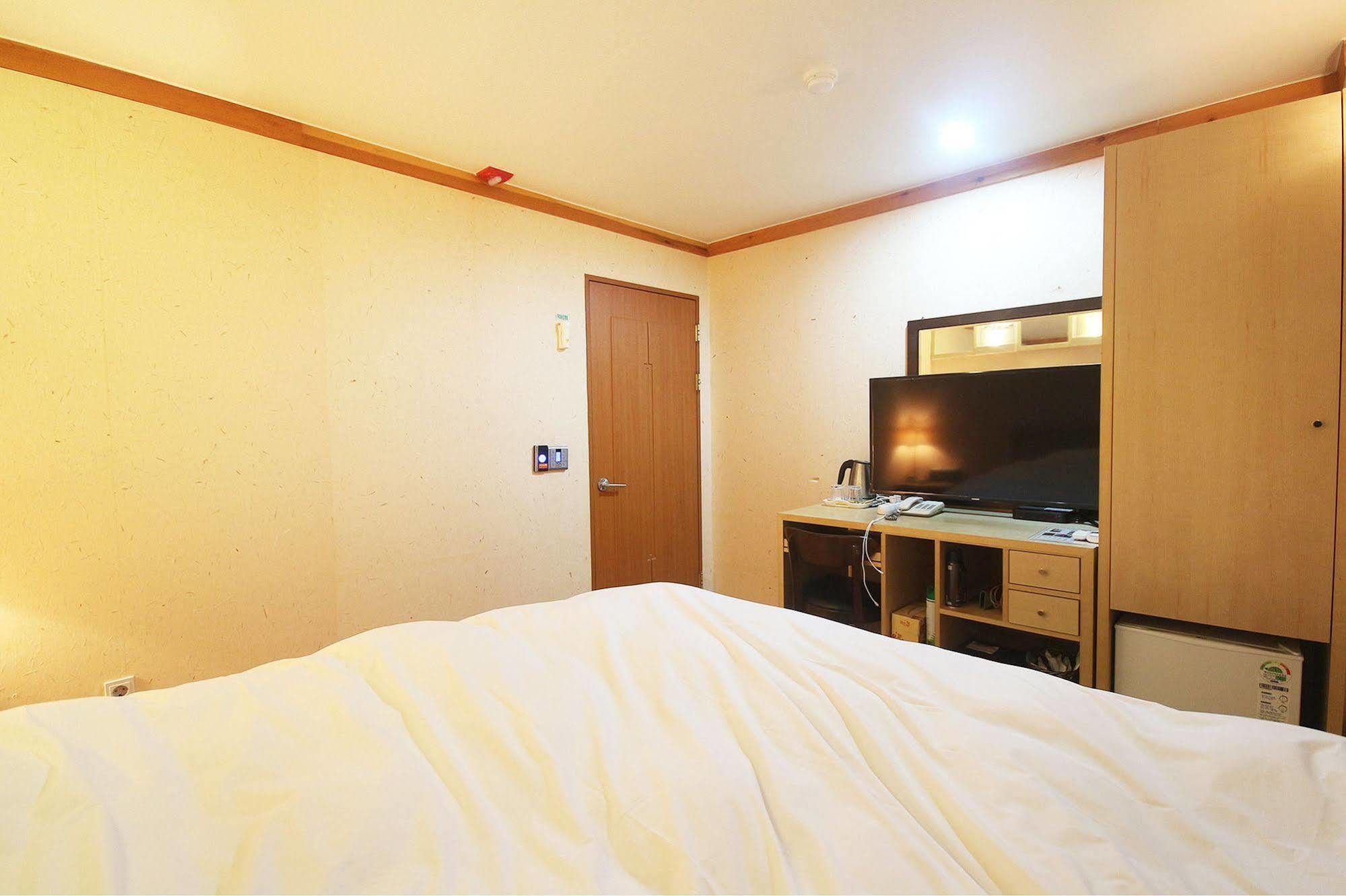Jeonju Tourist Hotel Buitenkant foto