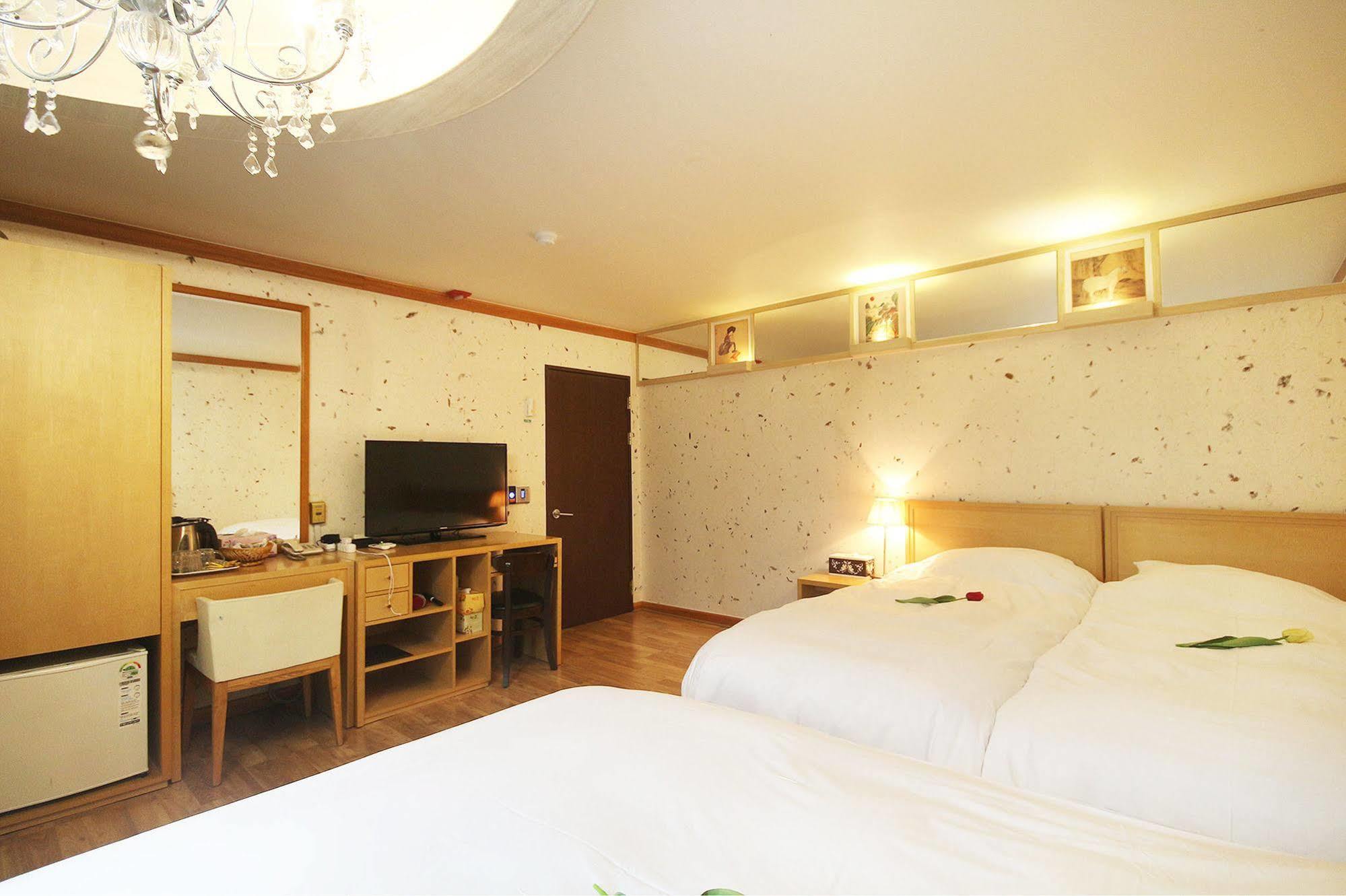 Jeonju Tourist Hotel Buitenkant foto